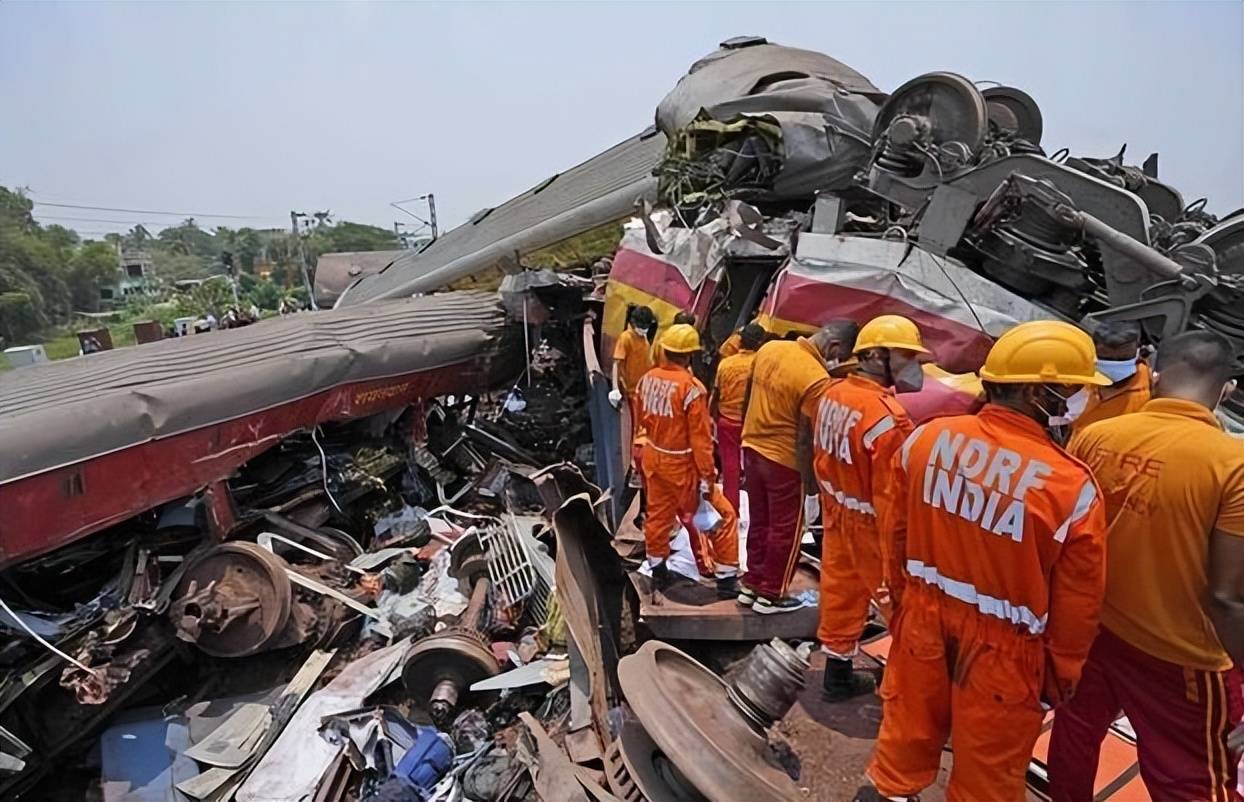 火車脫軌撞車事故頻發(fā)原因深度解析，火車事故頻發(fā)，深度剖析脫軌撞車原因