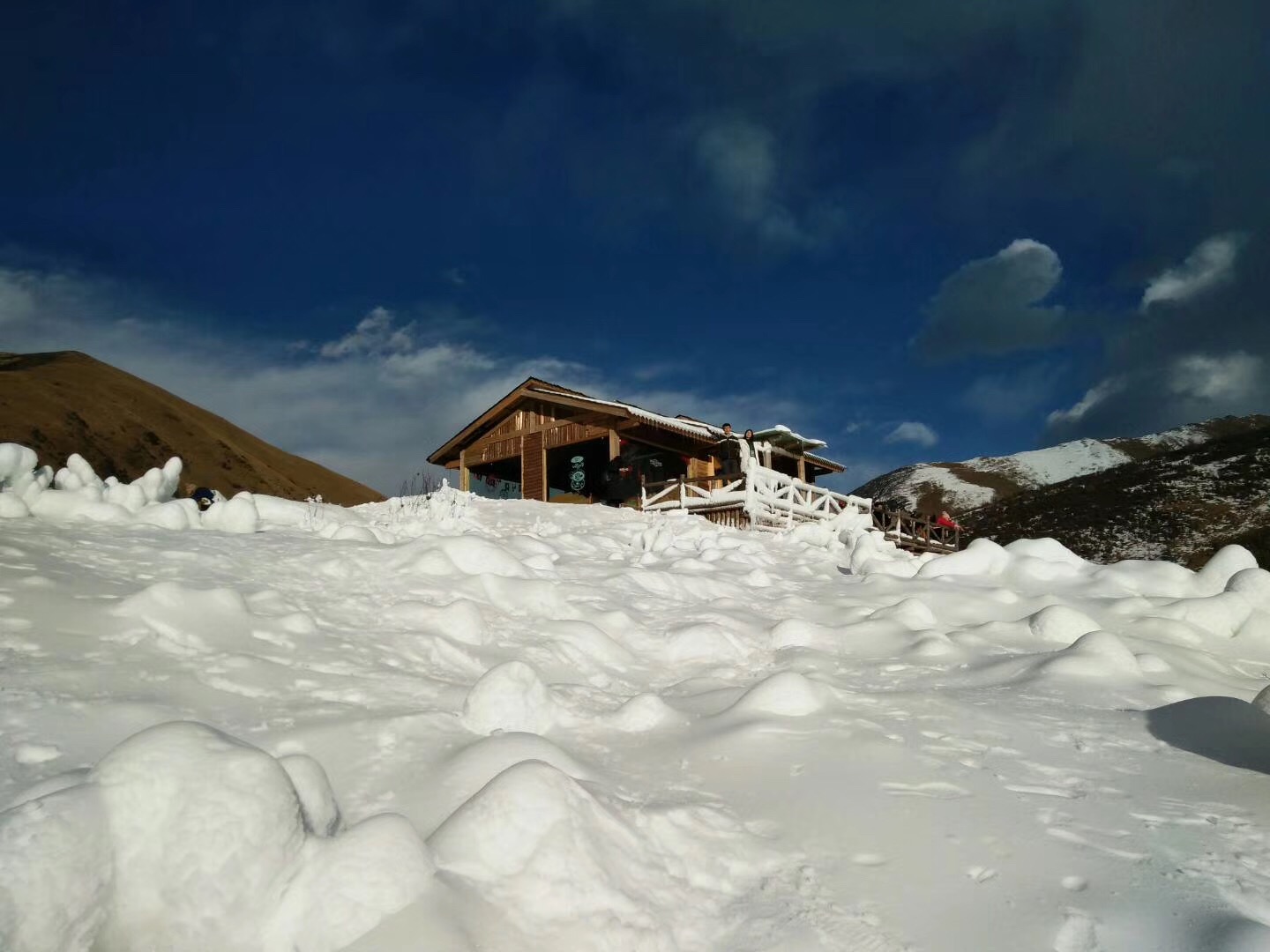 去哪里看雪最好最便宜——探索經(jīng)濟實惠的賞雪勝地，探索性價比最高的賞雪勝地，去哪里看雪最好又最便宜？