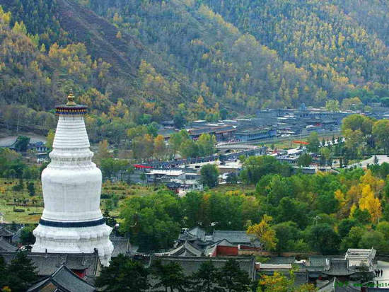 五臺(tái)山景區(qū)，歷史與自然共融的佛教圣地，五臺(tái)山景區(qū)，歷史與自然共融的佛教圣地之旅